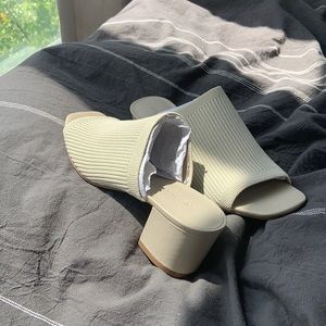 Everlane mesh sandals (new with box)